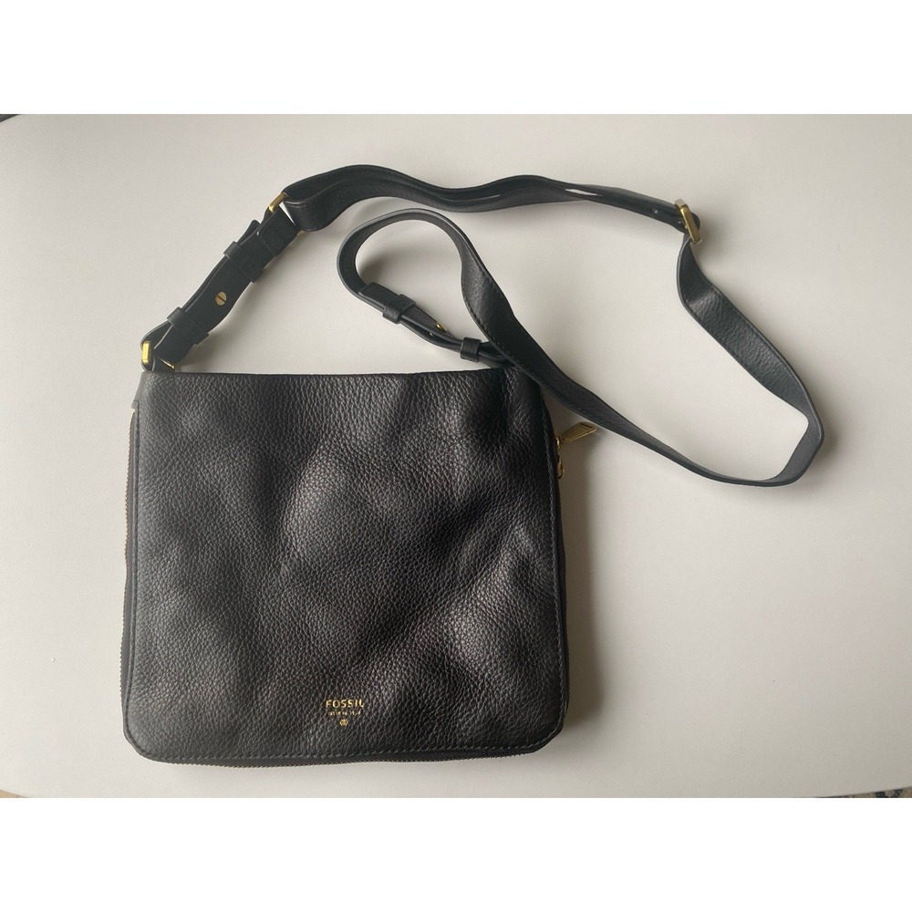 Fossil Crossbody Bag Purse Black Leather 9.5"x 8" Thin  Pockets Zip Around